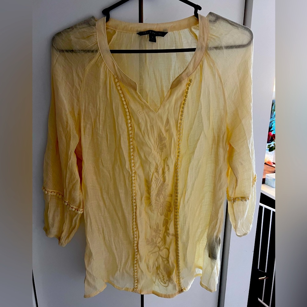 Zac & Rachel Sheer and light top perfect for the spring